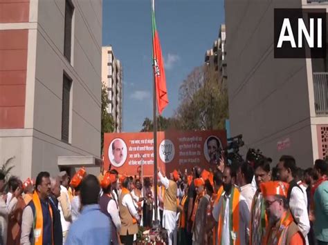 Delhi Jp Nadda Hoists Party Flag At Bjp Headquarters On Party S Th