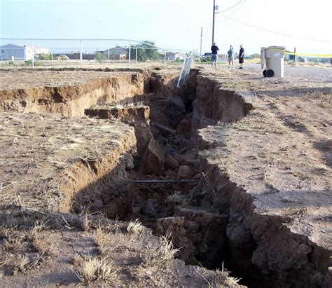 Explained The Earth Splitting Open Giant Crack In Mexico Subsidence