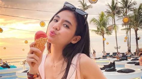 Hot Sexy Putri Una Thamrin Bikini Pics