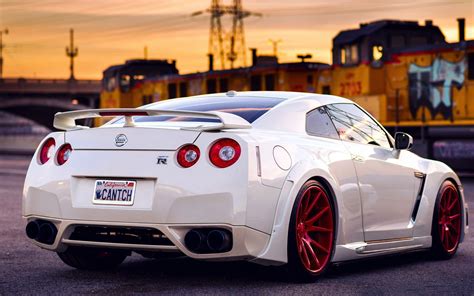 Online Crop White Nissan Gtr R 35 Coupe Nissan Nissan Gt R Car Hd Wallpaper Wallpaper Flare