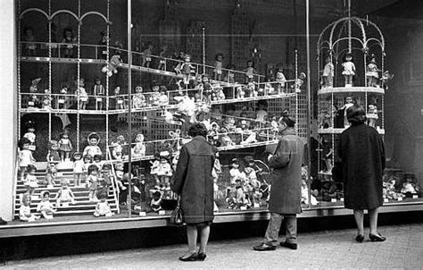 Madrid 1965 Tienda de muñecas de Sánchez Ruíz Gran Vía 47