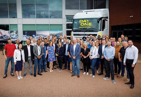 Daimler Trucks Launches New Financial Services Business