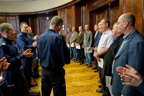 Zmiana pokoleń w gliwickiej policji Kronika KMP Gliwice Komenda