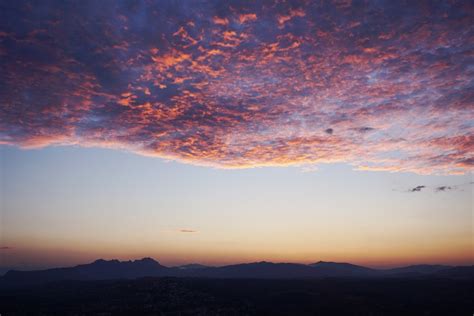 無料画像 地平線 山 雲 日の出 日没 太陽光 夜明け 雰囲気 夕暮れ イブニング 残光 天体 大気現象 朝は赤い空 4240x2832 80044