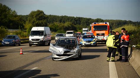 Wiesloch Schwerer Unfall Auf A Zwischen Auto Und Lkw