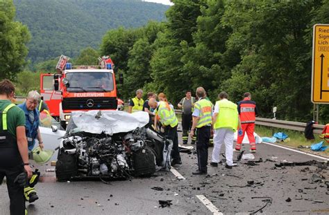 T Dlicher Crash Mit Audi Fahrer Und Lkw