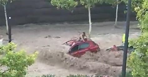 Riadas de verano Qué tienes que hacer si te pilla en el coche una