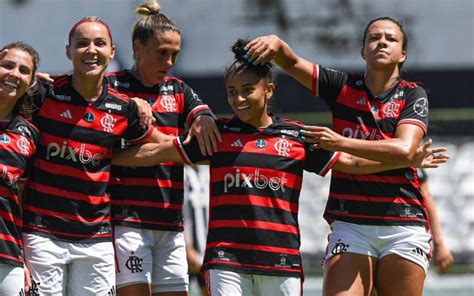 Segue O L Der Botafogo Vence O Flamengo E Assume Ponta