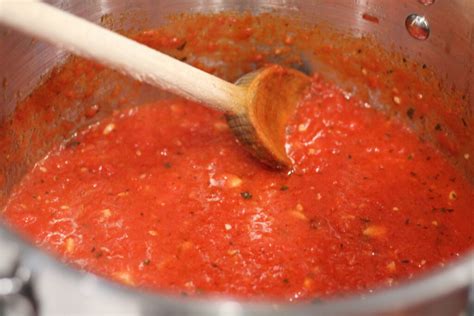 The Basics: Tomato Sauce - Piecrust & Pasta