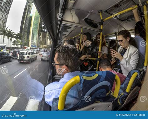 Passageiros Para Dentro Do Nibus Engarrafamento Na Avenida De