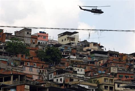 Três Pessoas Ficam Feridas Em Tiroteio No Complexo Da Penha Brasil