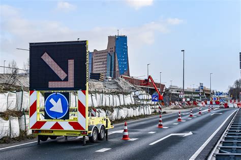 Ringweg Rond Gasunie Gebouw Weer Open Voor Verkeer Loshangende Panelen