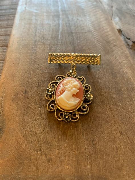 Vintage Cameo Bar Pin Gem