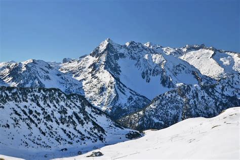 10 Best Ski Resorts in the Pyrenees - Where to Go Skiing and ...