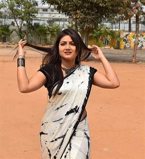 TAMIL SERIAL ACTRESS HOT SUNTV ROJA SERIAL BEAUTY PRIYANKA