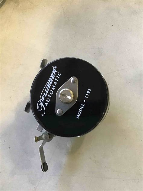 Pflueger Automatic Fly Reels Size 44385 Fishing Reel Right Handle