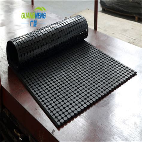 China Anti Slip Perforated Driveway Rubber Matsanti Fatigue Mat