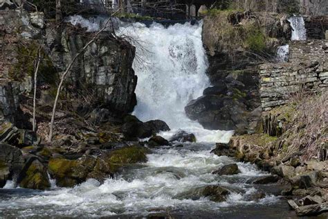 10 Waterfalls in Connecticut That You Need to See - HWY.CO