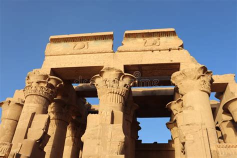 Colorida Fachada Del Templo De Kom Ombo Foto De Archivo Imagen De