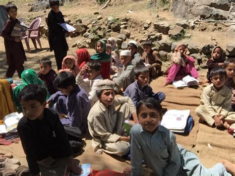 PTI KP: Journalist Mosharraf Zaidi exposes PTI school condition