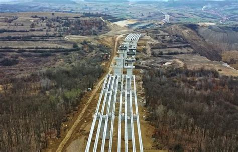 VIDEO Șantier aproape blocat pe Autostrada Transilvania unde lucrează