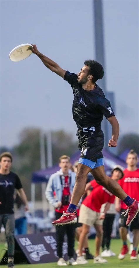 Download Male Athlete Android Ultimate Frisbee Background | Wallpapers.com 