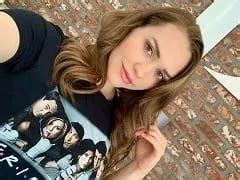 Porn Star Mia Malkova Giving Her Pussy Deliciously On All Fours And Releasing Her Hot Ass