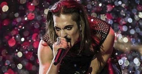 Ragazzo Si Trucca Come I Maneskin Aggredito Da Un Gruppo Di Bulli Gay Schifoso