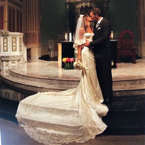 Gisele Bundchen Wedding Dress Photos | PS Fashion