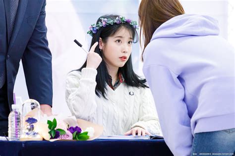 191128 IU at 'Love, Poem' Album Fansign Event - IU Photo (43180243 ...