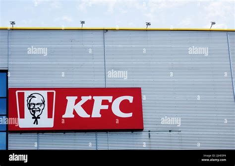 Minsk Weißrussland Juli 2022 Fast Food Restaurant Kfc Logo Auf Mall