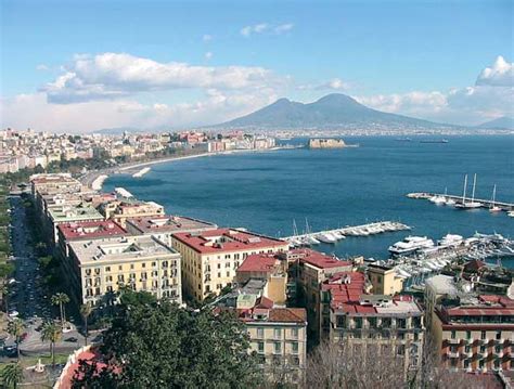 La Schiavitù del Lavoro NAPOLI La prima città d Italia ad approvare