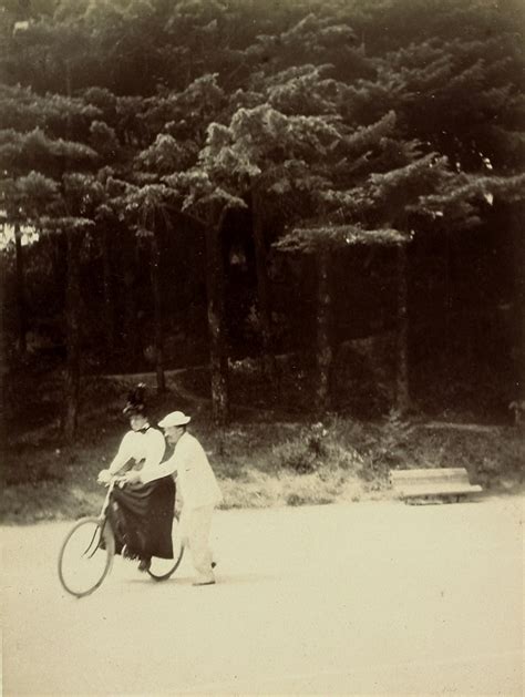 Fam Lia Real Portuguesa Rainha Dona Am Lia Aprende A Andar De Bicicleta