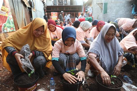 Mak Ganjar Berkomitmen Jaga Ketahanan Pangan Dengan Tanam Ratusan Pohon