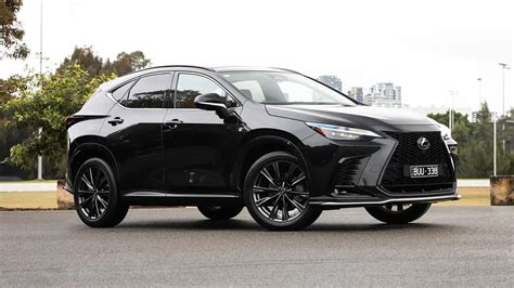 2017 Lexus IS300h Luxury Hybrid review - Drive