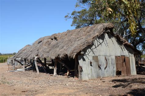 Dsc8593 Old Thatch Roofed Farm Shed Belvidere Road Eben Flickr