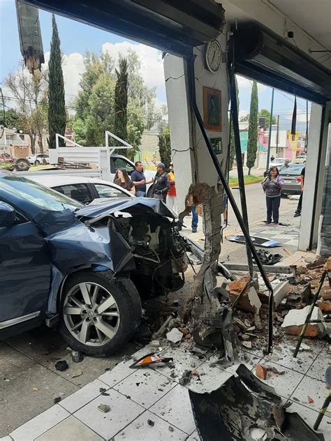 Choca Contra Poste De Luz Y Una Carnicer A Al Poniente De Morelia