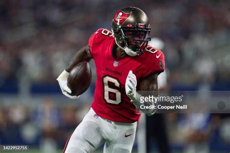 Julio Jones Buccaneers Photos And Premium High Res Pictures Getty Images