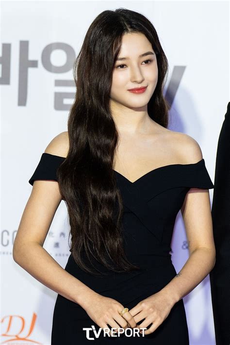 231008 Nancy at 28th BUSAN International Film Festival (BIFF) | kpopping