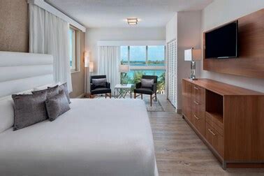 Hotel Rooms in Nassau Bahamas | Courtyard Nassau Downtown/Junkanoo Beach