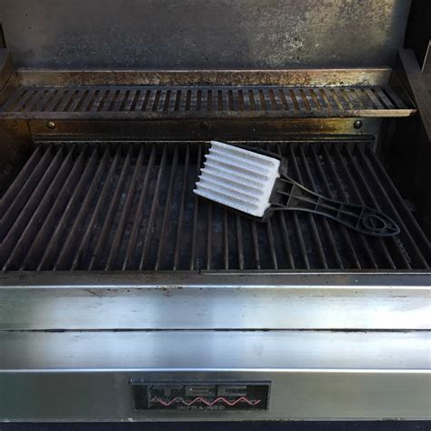 how to clean barbecue grills