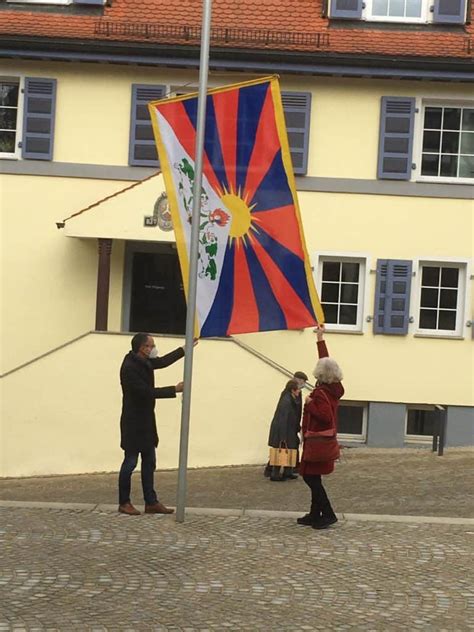 Fast St Dte Zeigen Flagge F R Tibet Tibet Initiative Deutschland E V