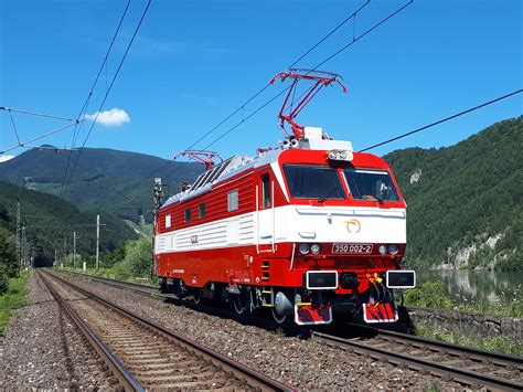 Gorila 350.002 opäť v pôvodných farbách | Railpage.net