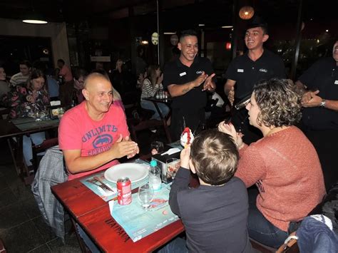 Engenheiro comemora aniversário peixe e frutos do mar Festivais