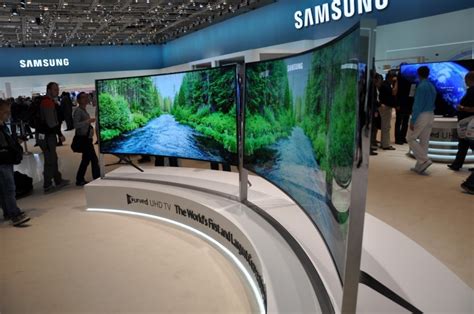 Darbas komunikacijos srityje: Lenkti televizoriai