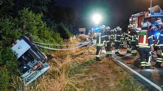 Zwei Tote Bei Unfall Auf Der B Bei B Rstadt