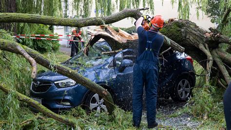 Unwetter In Hessen Fast Eins Tze F R Feuerwehr Und