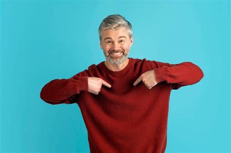 Premium Photo Cool Middle Aged Man In Casual Outfit Pointing At Himself