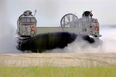 Photos Ride The Navys Hovercraft Lcac And Lcu Business Insider