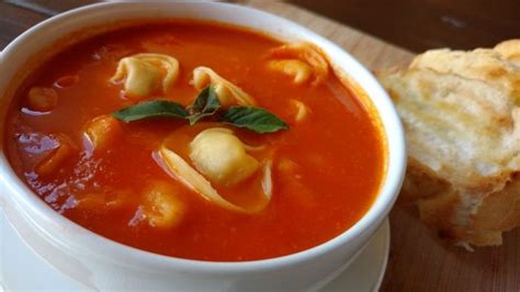 Sopa De Tomate Capeletti Para Aquecer Dom Manjeric O